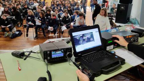 Alumnos contactaron con la ISS via Radio Club Argentino