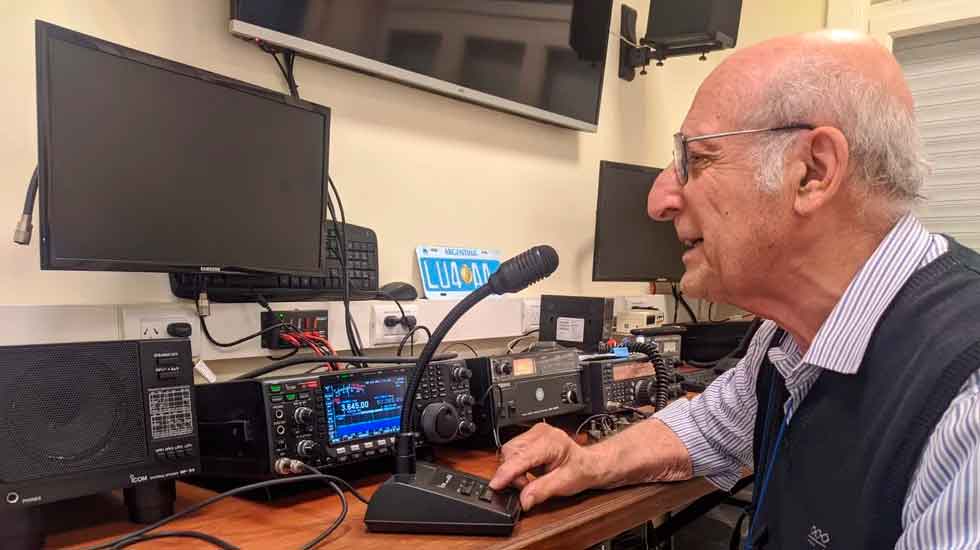 Hizo su primera radio a los 7 y obtuvo su licencia a los 15 - Noticias del  Radioaficionado
