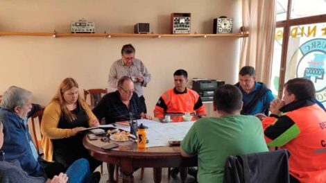 Reunión entre el Radio Club Catamarca y Defensa Civil