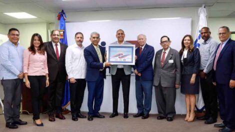 INDOTEL reconoce aportes de radioaficionados dominicanos